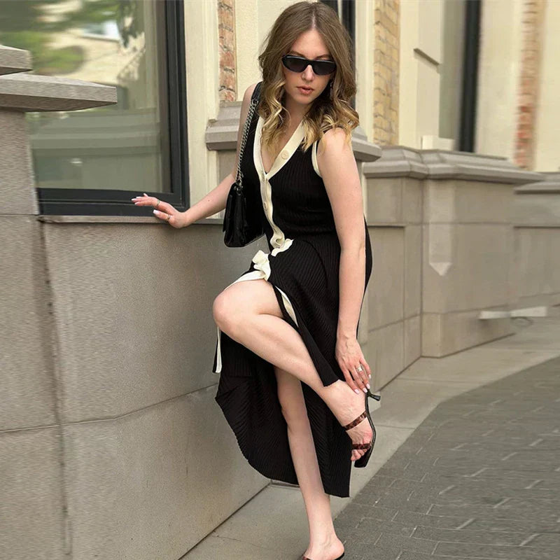 INES | Ärmelloses Kleid mit V-Ausschnitt