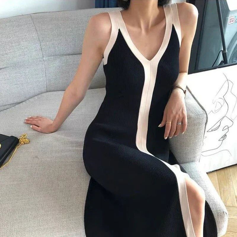 INES | Ärmelloses Kleid mit V-Ausschnitt